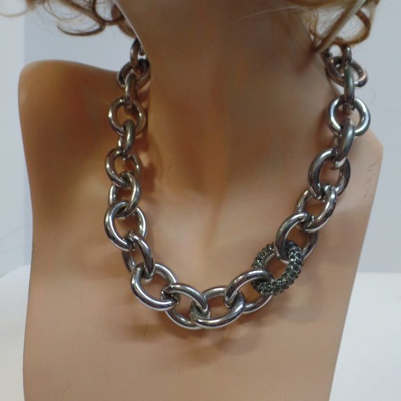 Banana Republic Jewelry - BR Silvertone Toggle Closure Necklace 16"